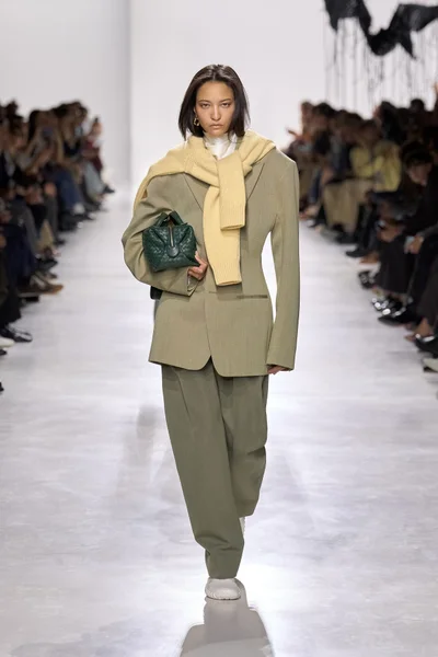 Look 37